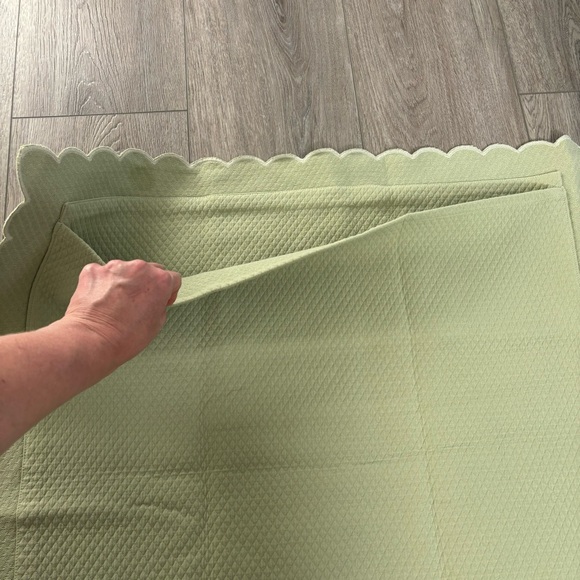 William Sonoma Square Pillow Cover Sham Quilted Scalloped Edge Green 26”x 26” - Picture 8 of 10